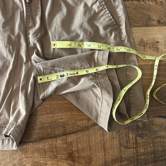 🎉HP🎉 Old Navy (3 pack) Casual Shorts - Picture 9 of 16